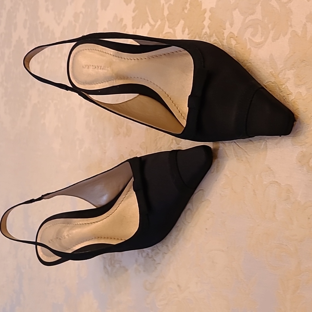 Shoes - Picture 2 of 5